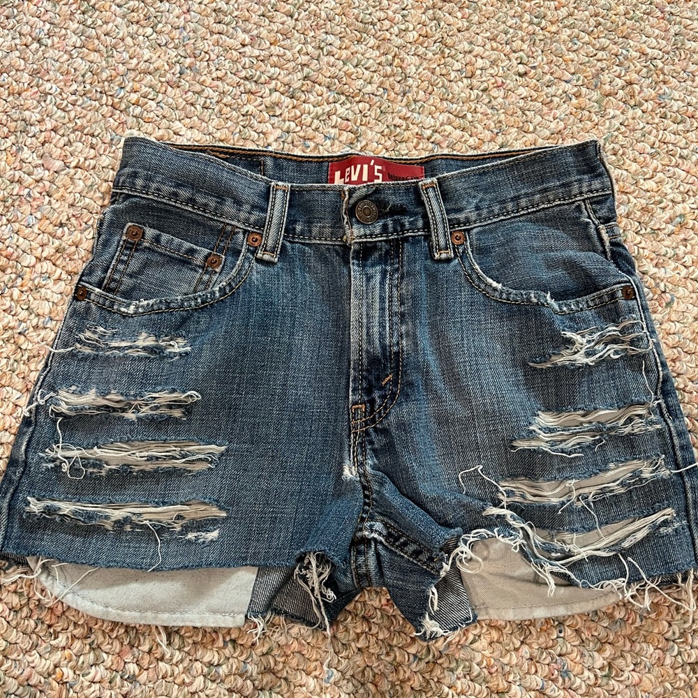 LEVI’S RELAXED FIT 550 JEAN SHORTS
